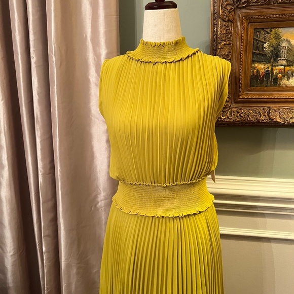 NWOT Nanette by Nanette Lepore Solid Chartreuse Pleated Smocked Midi Dress Sz 12 - Picture 4 of 5